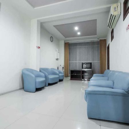 Reddoorz @ Panglima Sudirman Hotel Surabaya Exterior photo