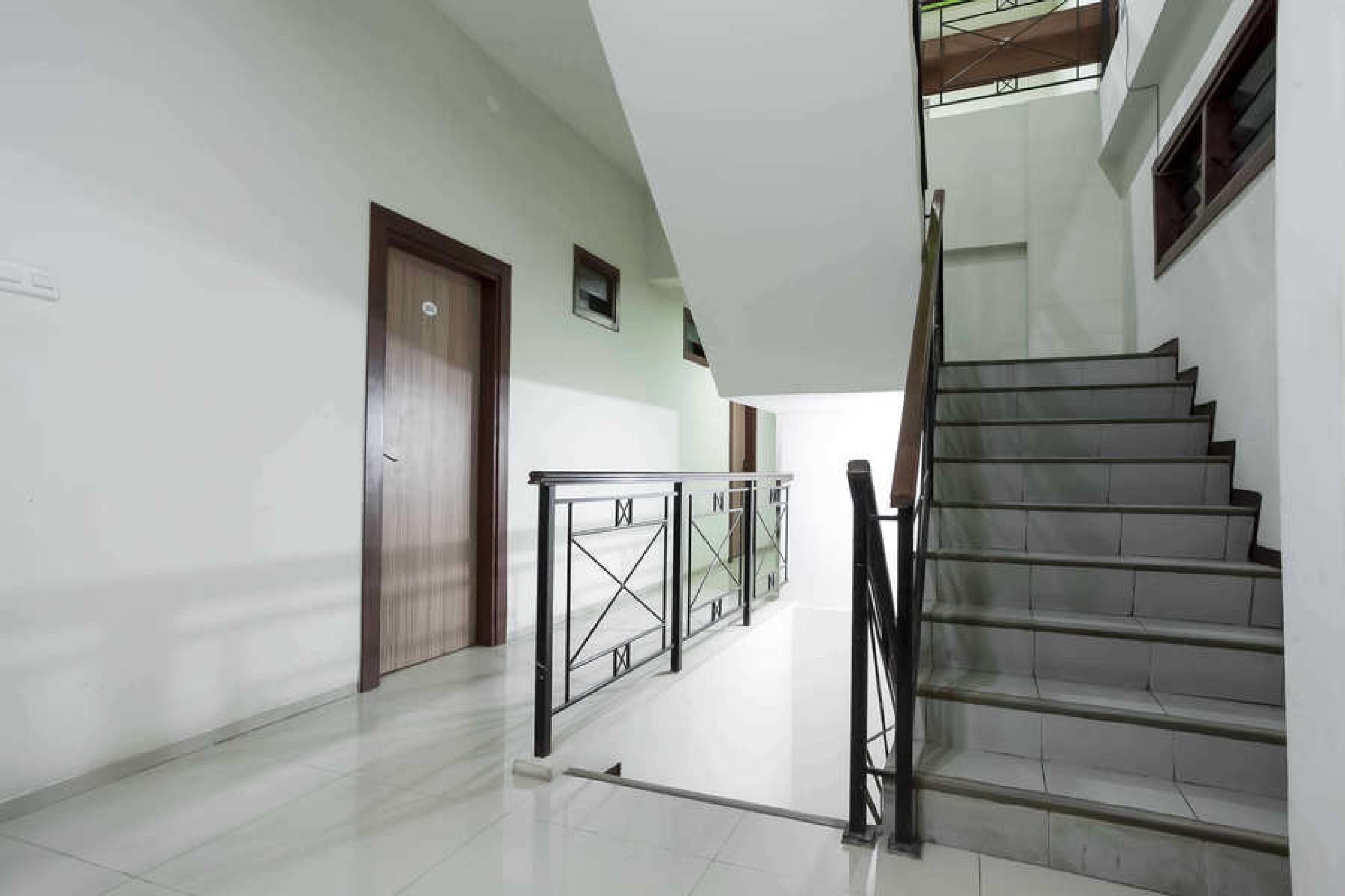 Reddoorz @ Panglima Sudirman Hotel Surabaya Exterior photo
