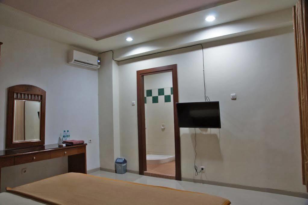 Reddoorz @ Panglima Sudirman Hotel Surabaya Exterior photo