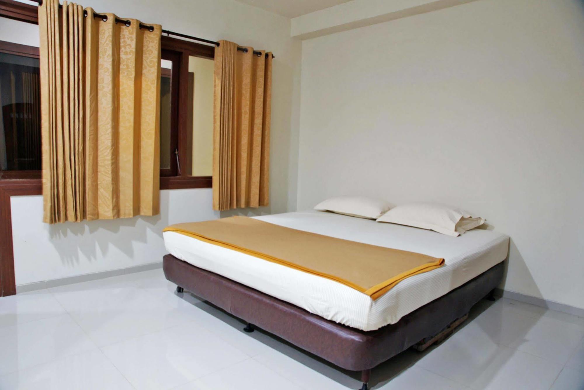 Reddoorz @ Panglima Sudirman Hotel Surabaya Exterior photo