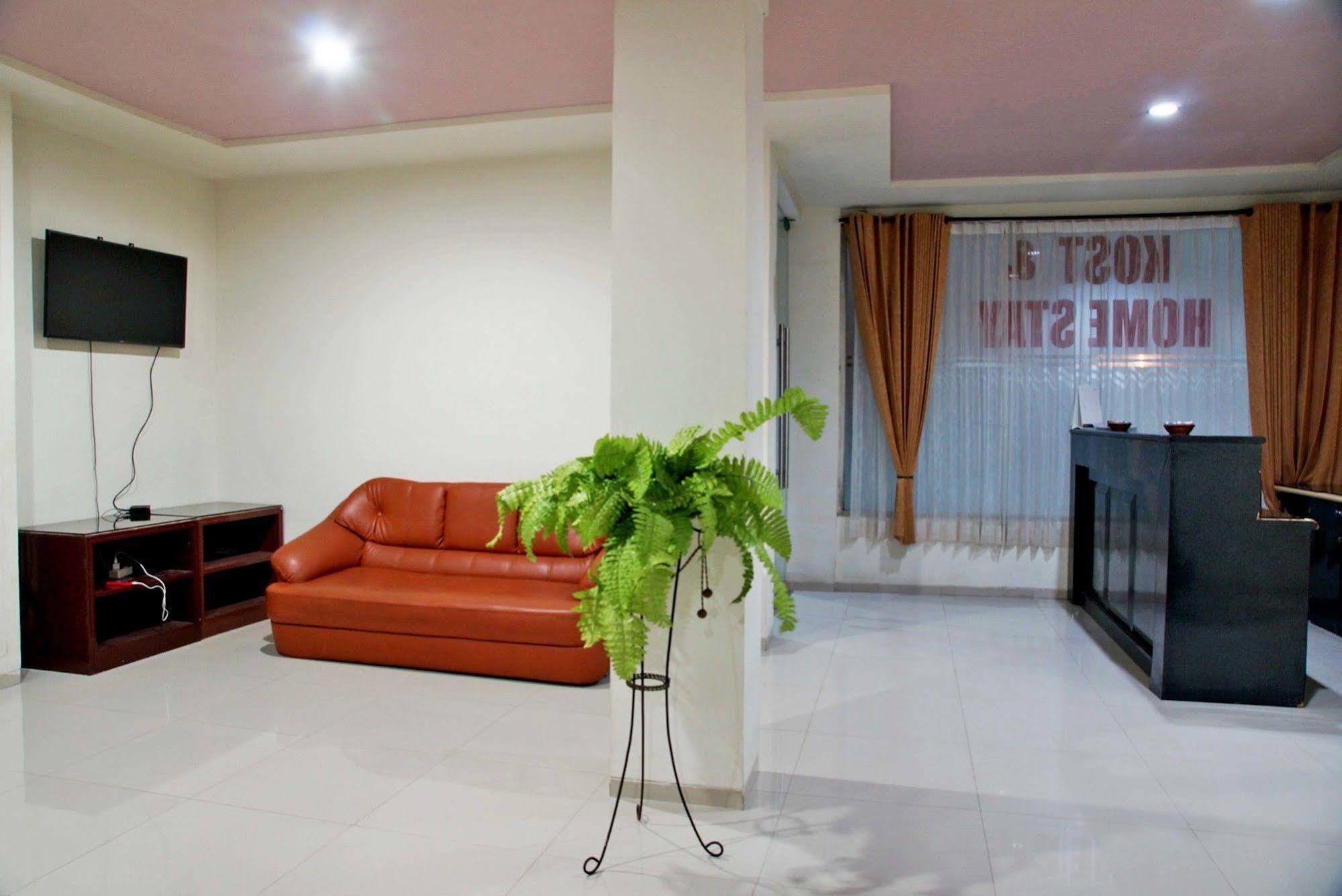 Reddoorz @ Panglima Sudirman Hotel Surabaya Exterior photo