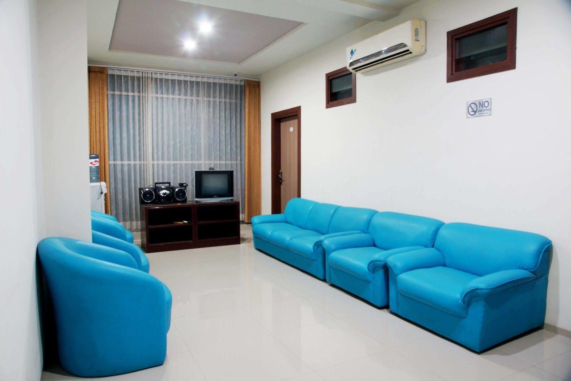 Reddoorz @ Panglima Sudirman Hotel Surabaya Exterior photo
