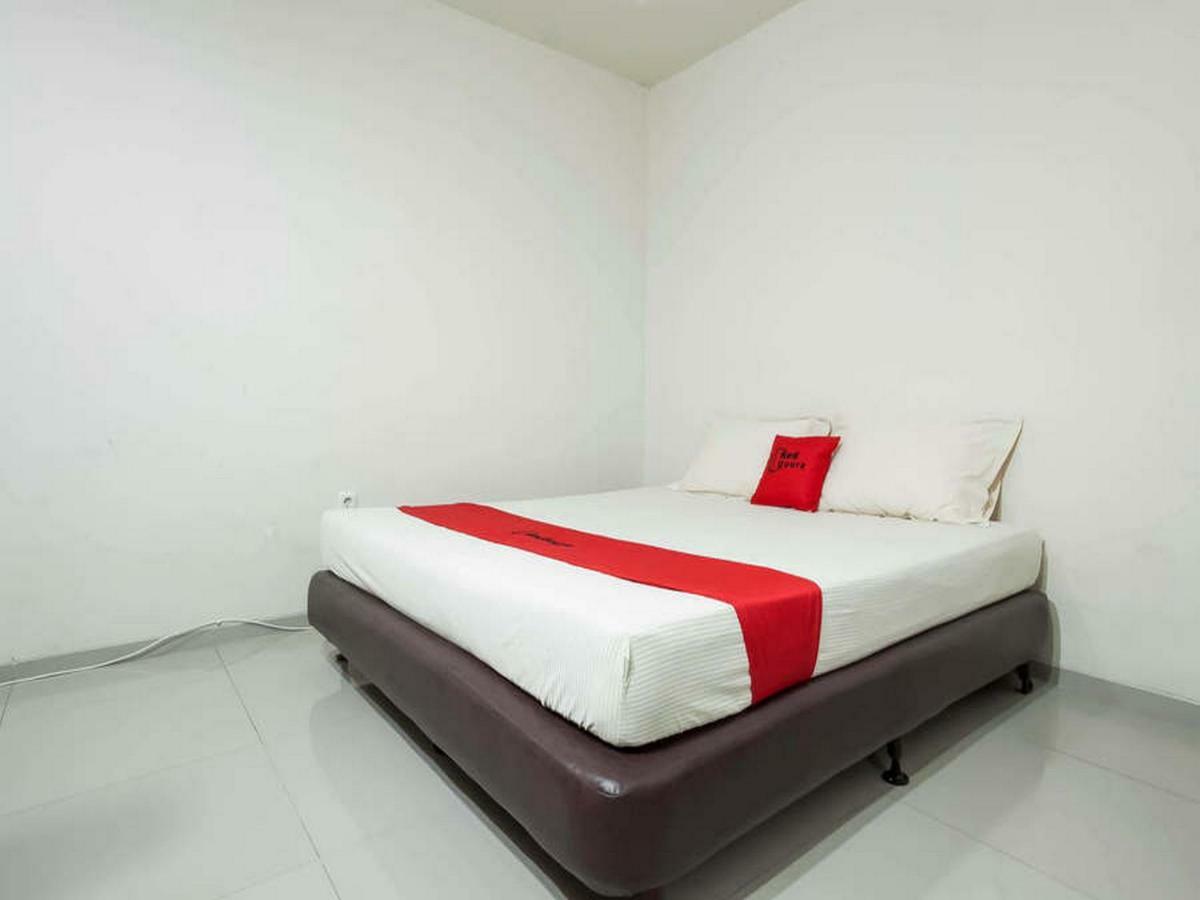 Reddoorz @ Panglima Sudirman Hotel Surabaya Exterior photo